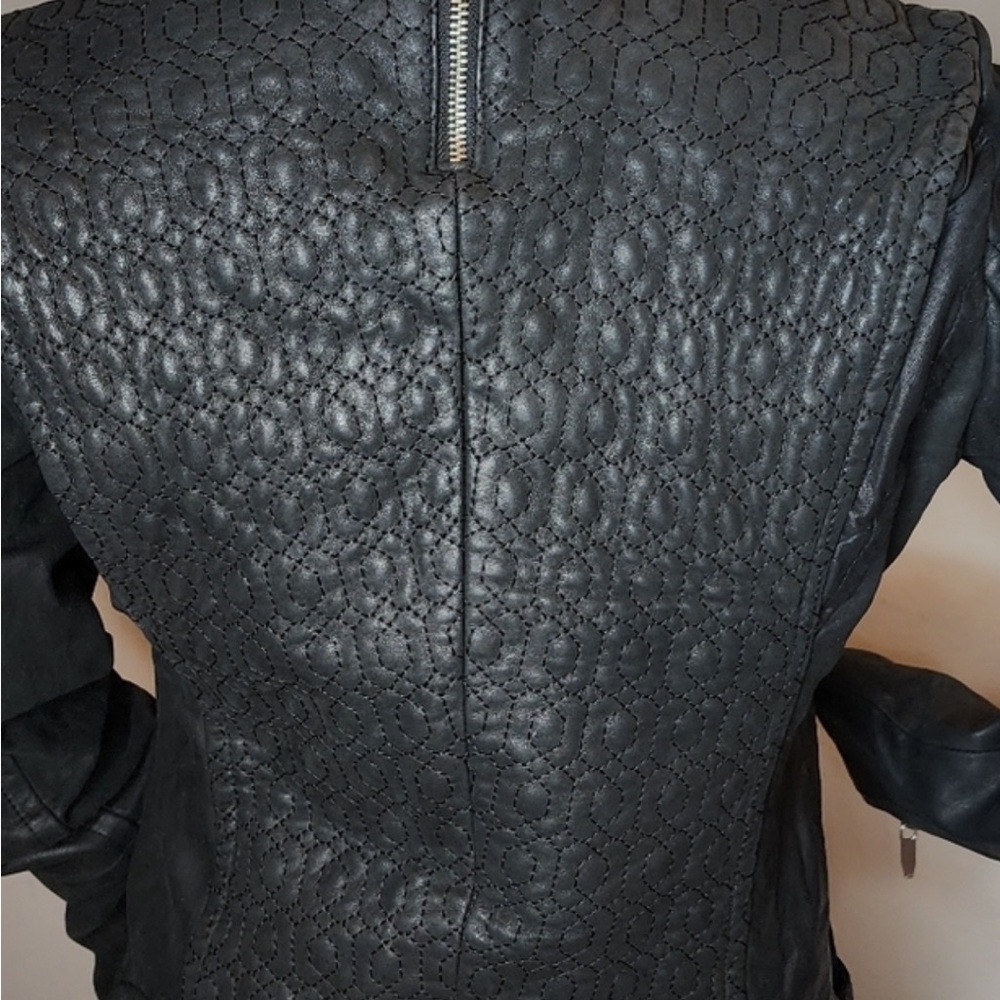 100% Lambs Skin Black Leather Jacket | BKE
Sz S/P Like New | THEYSKEN’S THEORY - Picture 12 of 13